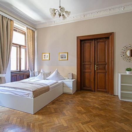 For Celebrations Spacious 3Bdr Apartment With Balcony Prague Exterior photo