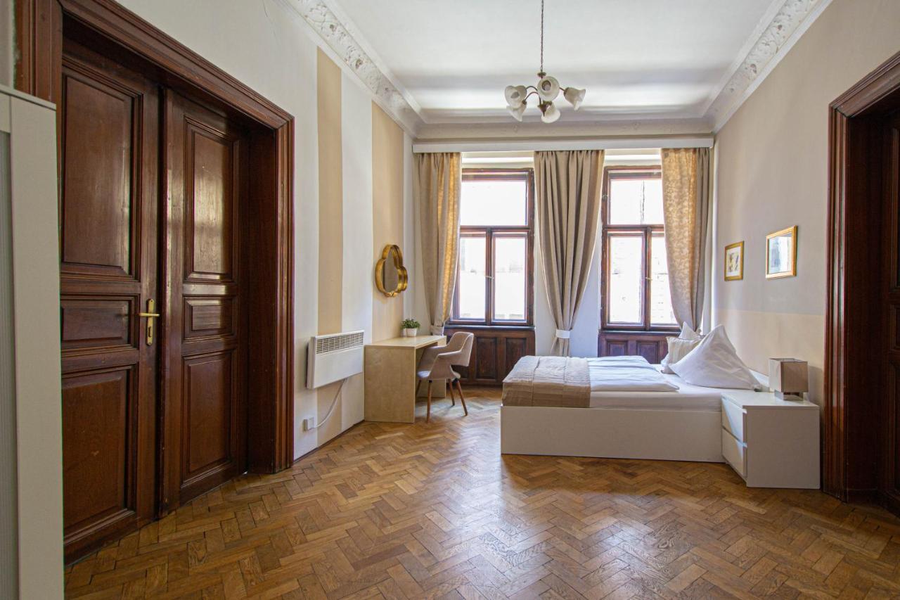 For Celebrations Spacious 3Bdr Apartment With Balcony Prague Exterior photo