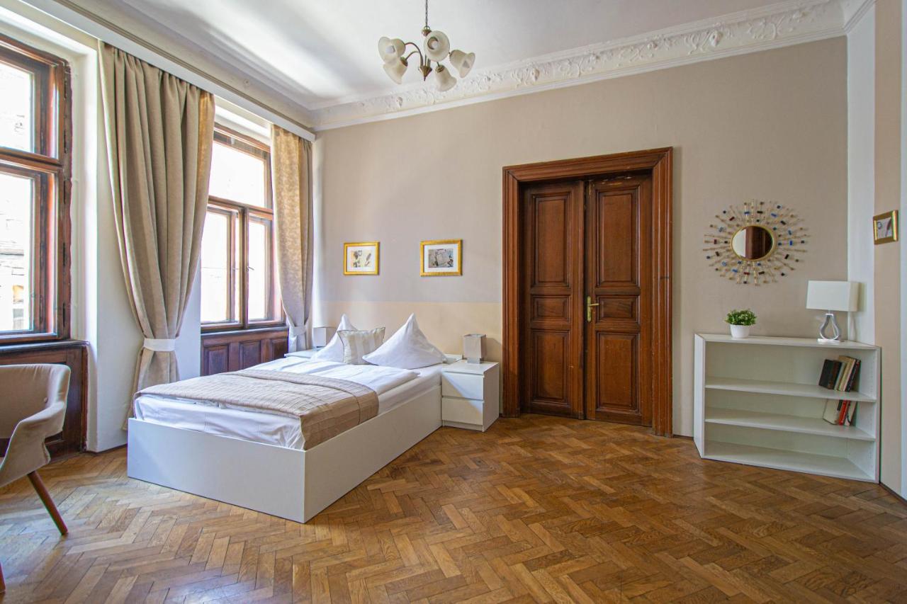 For Celebrations Spacious 3Bdr Apartment With Balcony Prague Exterior photo