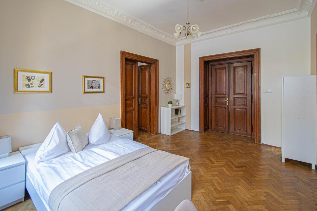 For Celebrations Spacious 3Bdr Apartment With Balcony Prague Exterior photo