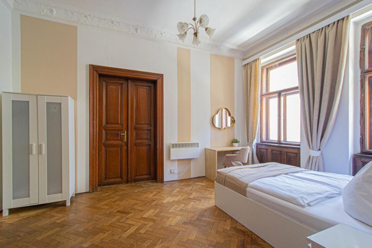 For Celebrations Spacious 3Bdr Apartment With Balcony Prague Exterior photo