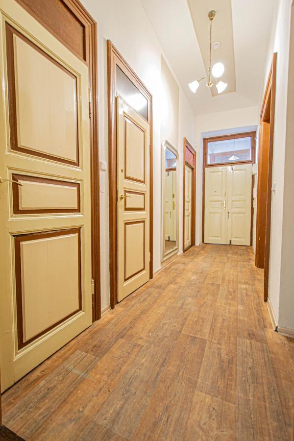 For Celebrations Spacious 3Bdr Apartment With Balcony Prague Exterior photo