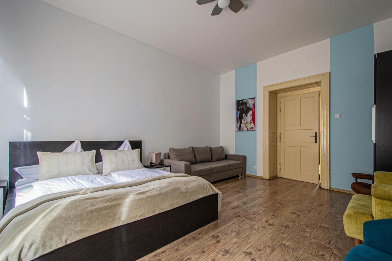 For Celebrations Spacious 3Bdr Apartment With Balcony Prague Exterior photo