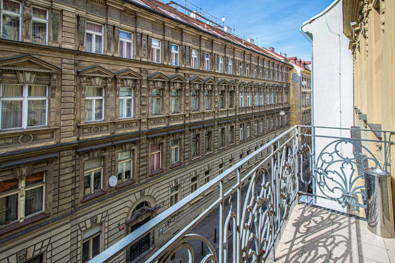 For Celebrations Spacious 3Bdr Apartment With Balcony Prague Exterior photo
