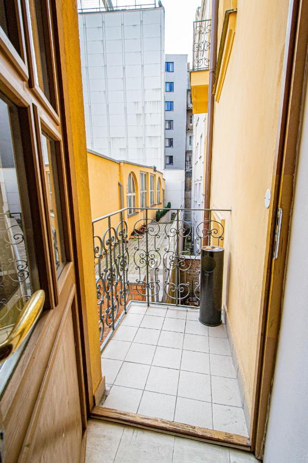 For Celebrations Spacious 3Bdr Apartment With Balcony Prague Exterior photo