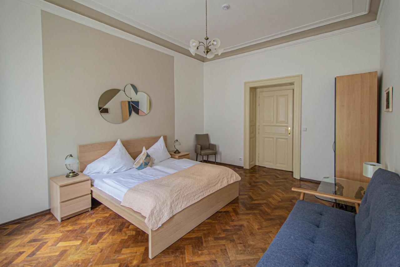 For Celebrations Spacious 3Bdr Apartment With Balcony Prague Exterior photo