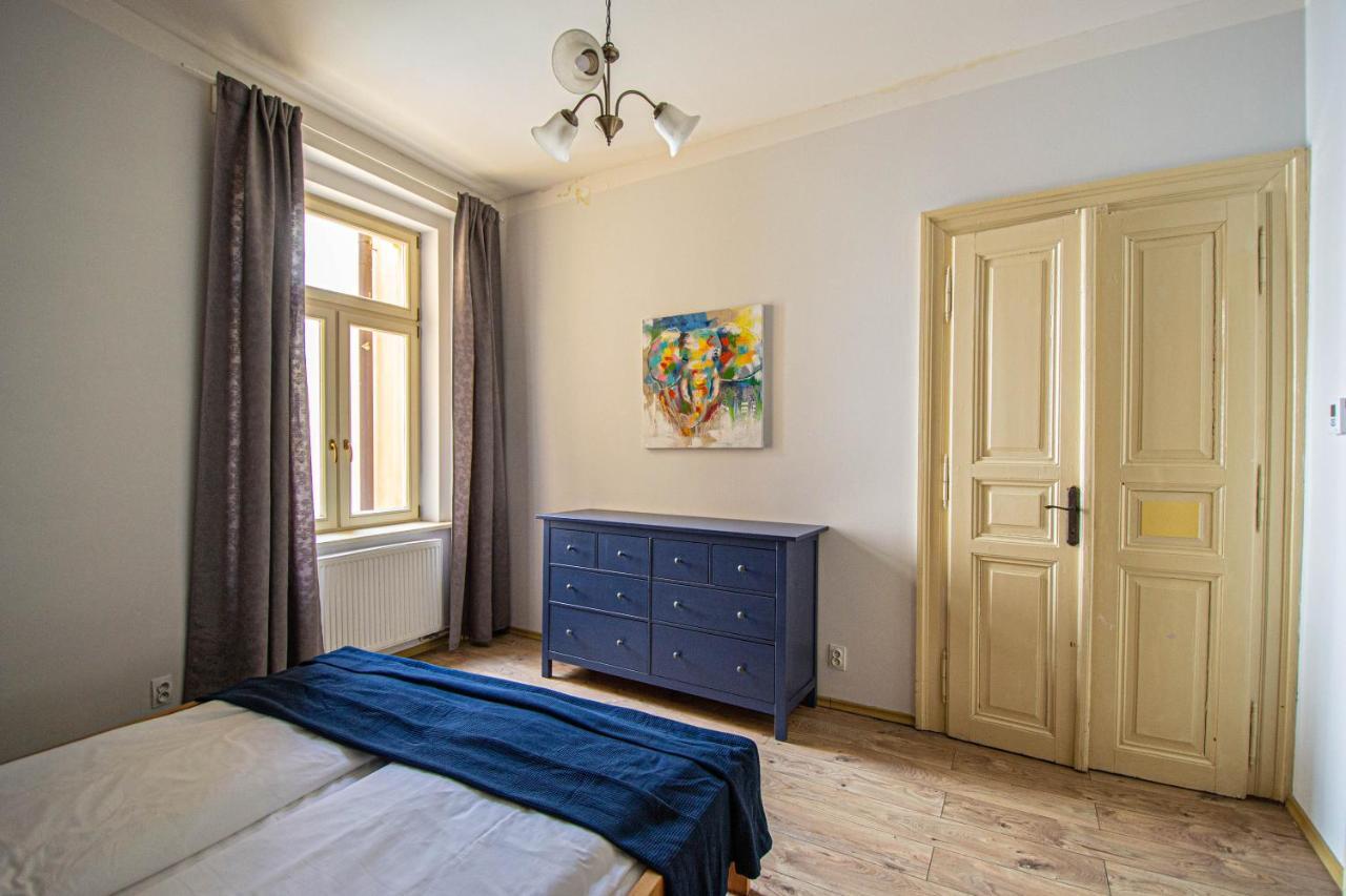 For Celebrations Spacious 3Bdr Apartment With Balcony Prague Exterior photo