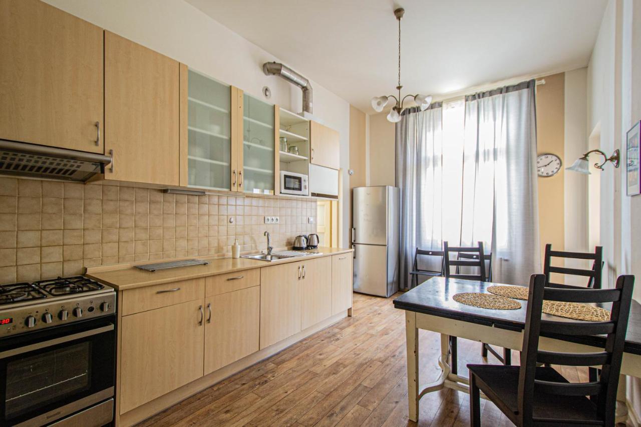 For Celebrations Spacious 3Bdr Apartment With Balcony Prague Exterior photo