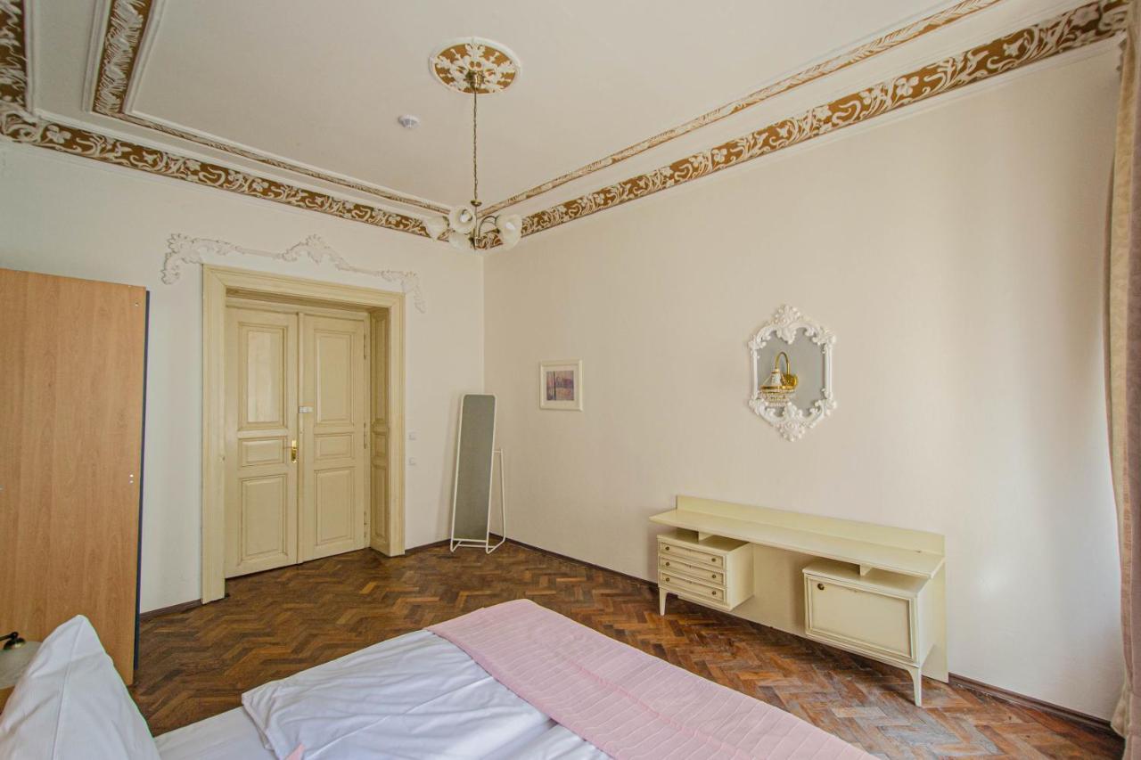 For Celebrations Spacious 3Bdr Apartment With Balcony Prague Exterior photo