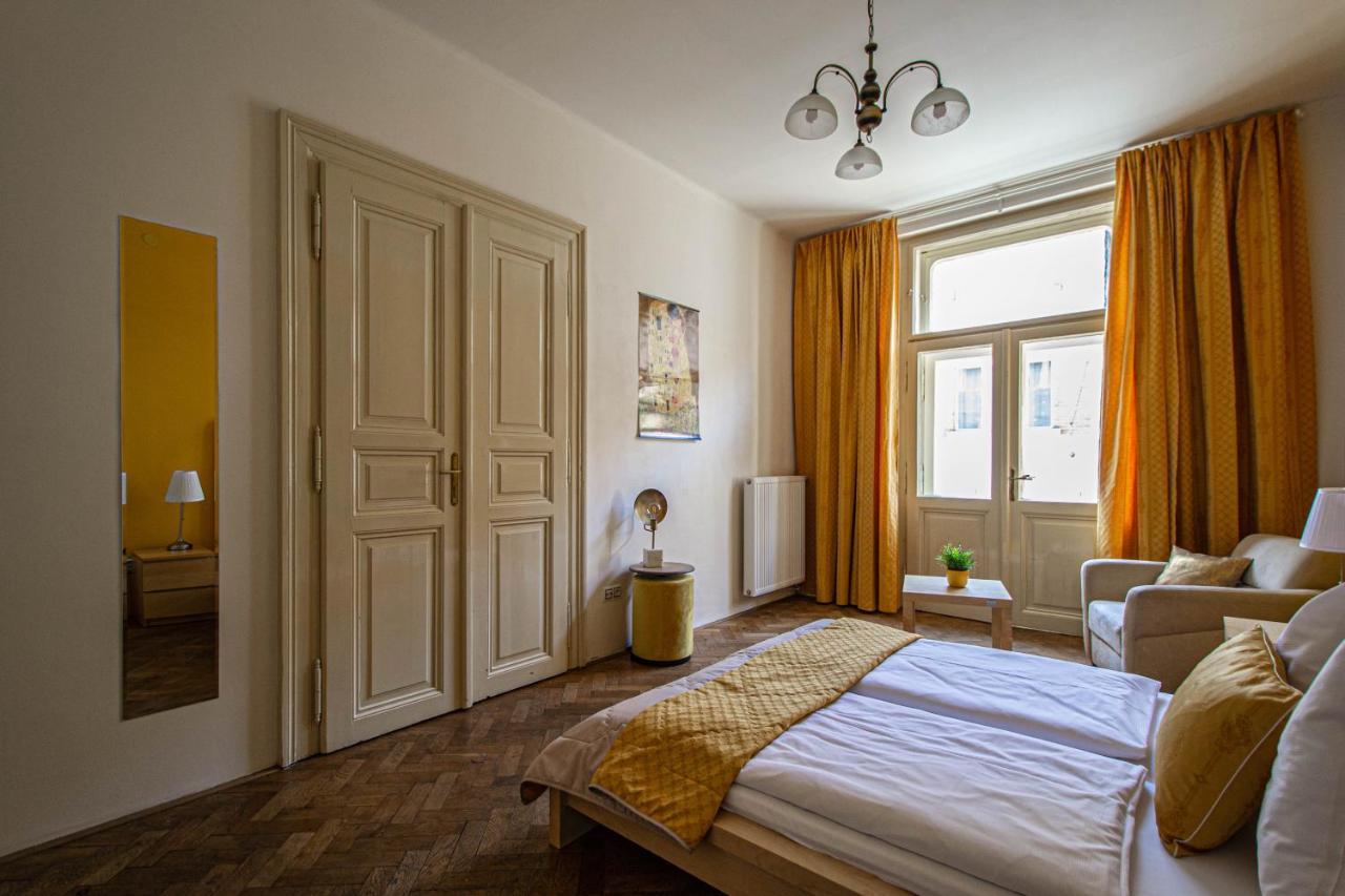 For Celebrations Spacious 3Bdr Apartment With Balcony Prague Exterior photo